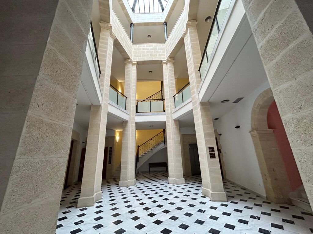F01_03